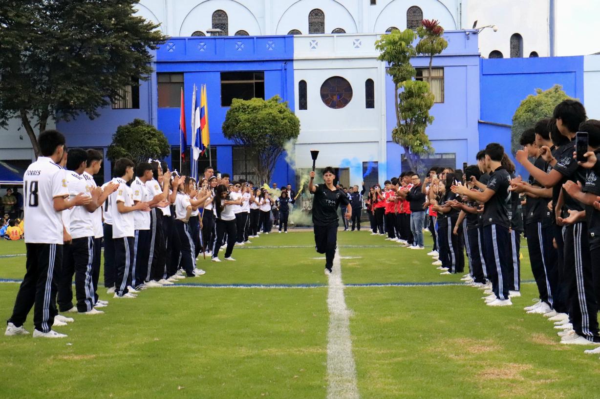 DESFILE DE INAUGURACIÓN DE JUEGOS DEPORTIVOS INTERCURSOS DEL INSTITUTO CHAMPAGNAT PASTO